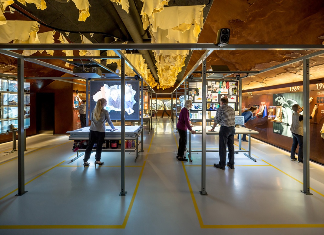 國外展廳設(shè)計(jì)效果圖